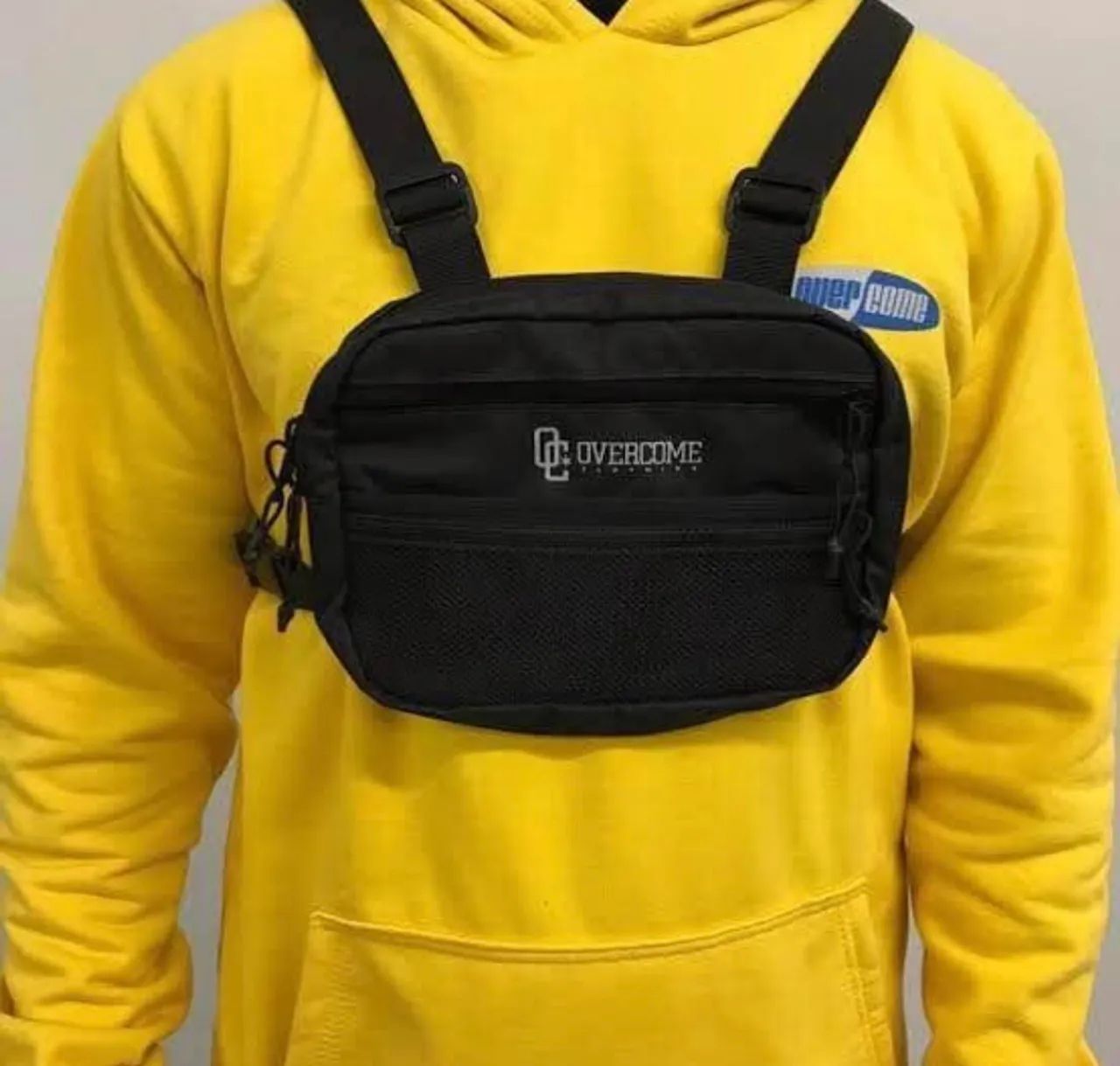 Bolsa de Peito Preta OverCome