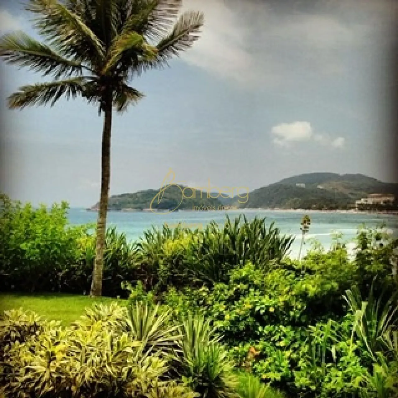 Guarujá /Praia de Pernambuco, casa em condomínio com vista para o mar.