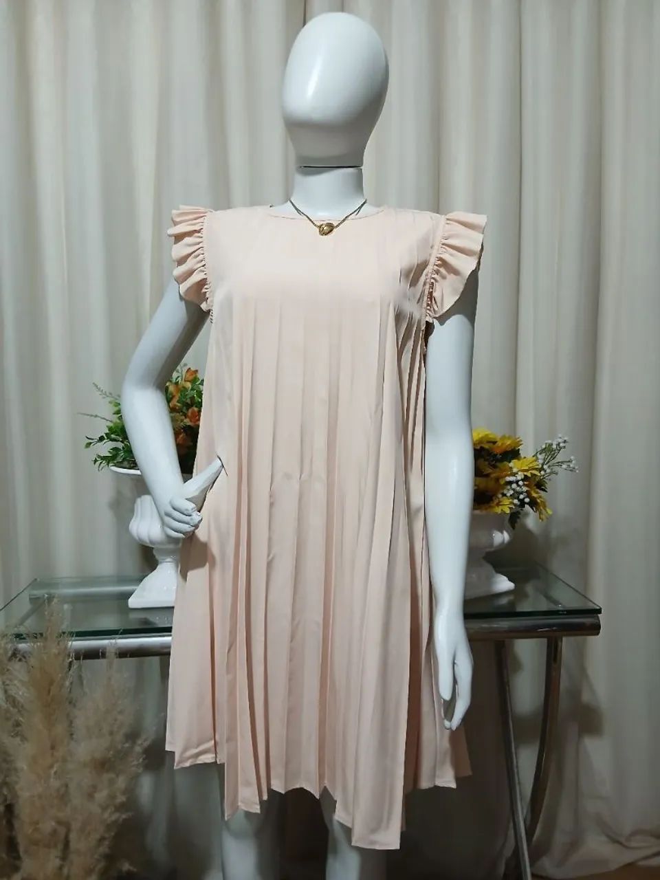 Vestido feminino plissado sem mangas