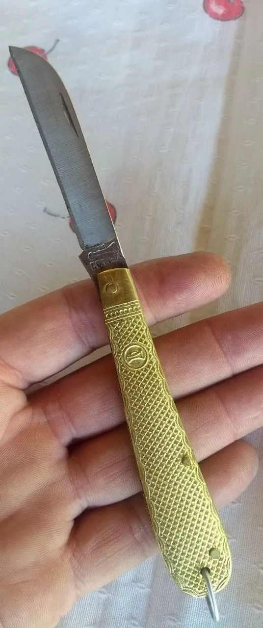 Canivete de Bolso marca Corneta Originalcabo Dourado