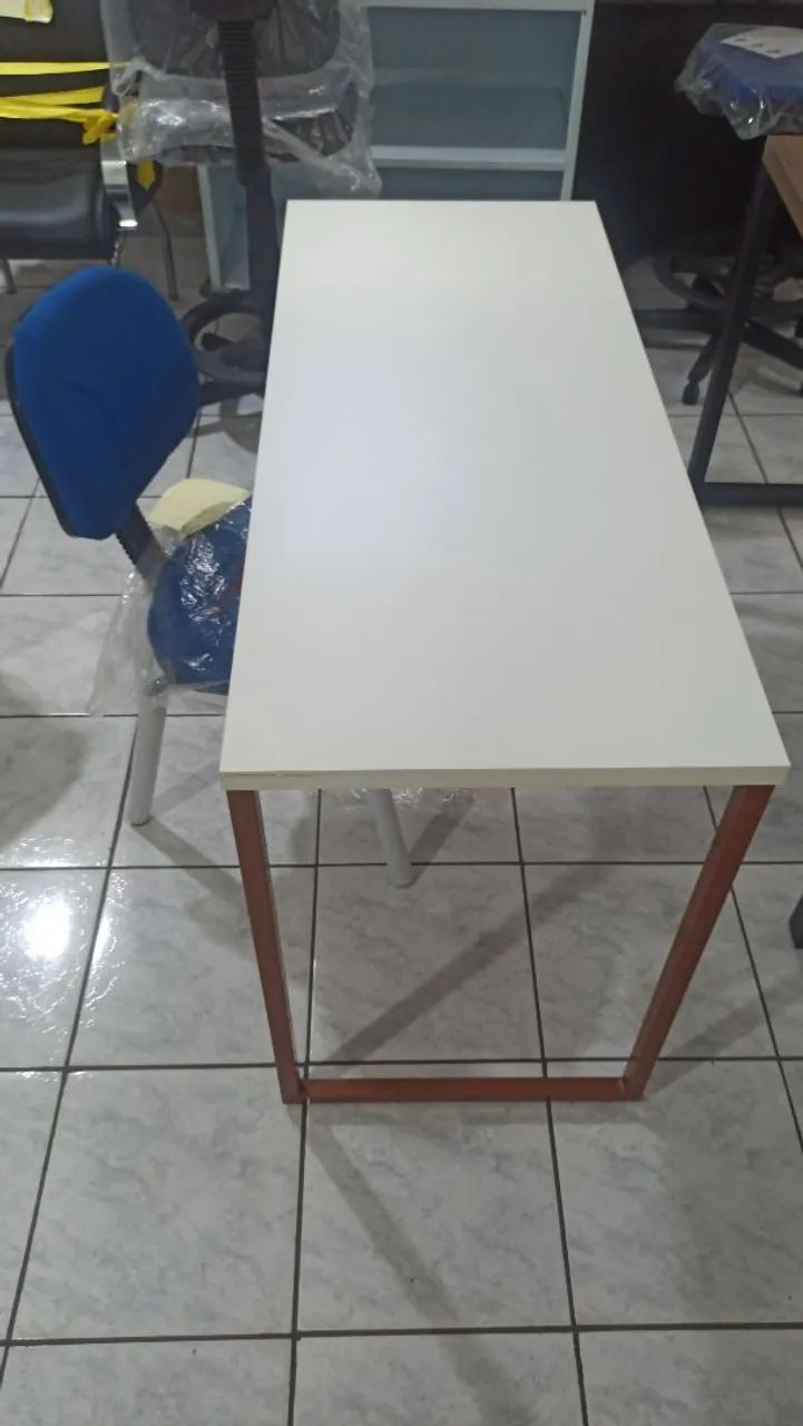 Mesa e cadeira para sala ou escritório 