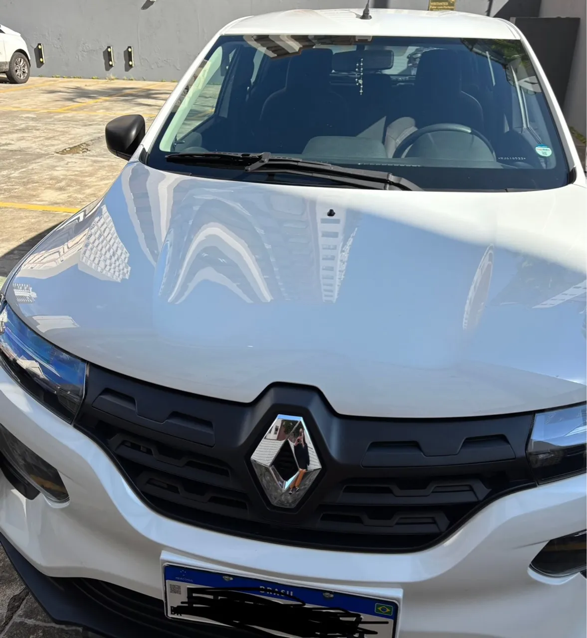 Kwid branco ano 2023, modelo 2024