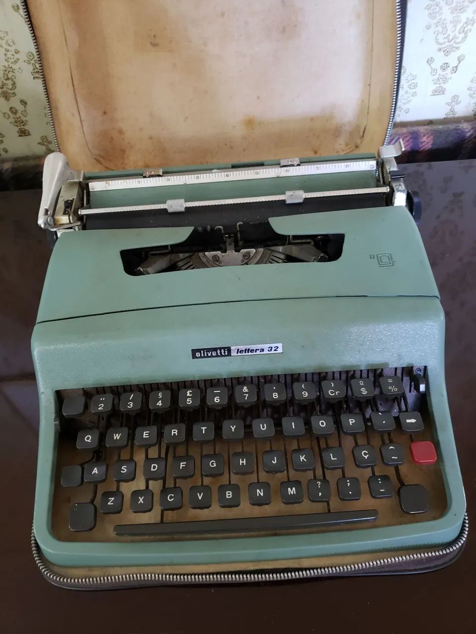Máquina de escrever Olivetti Lettera 32