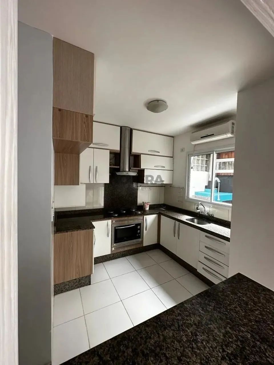 Casa semimobiliada com 3 dormitórios em condomínio no Recanto de Portugal - Foto 2