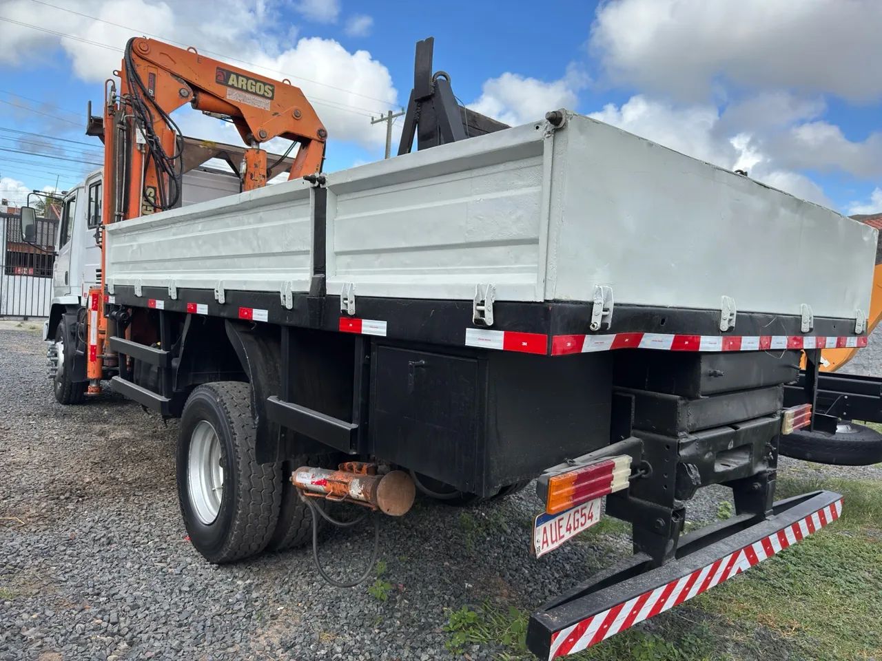 Caminhão Mercedez 1718 munck 20 toneladas - Foto 3
