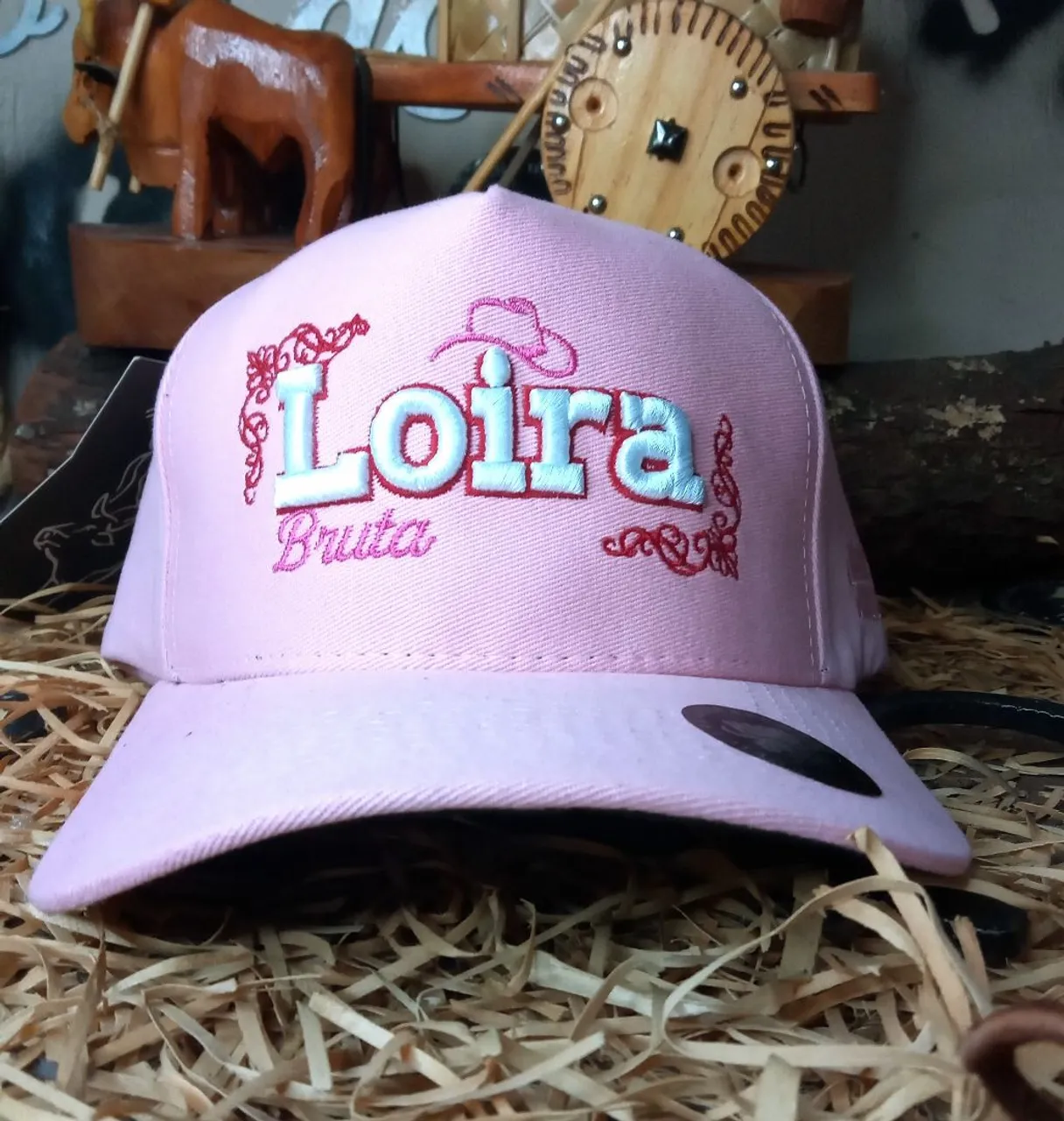 Boné Loira Bruta Rosa - Estilo e Atitude