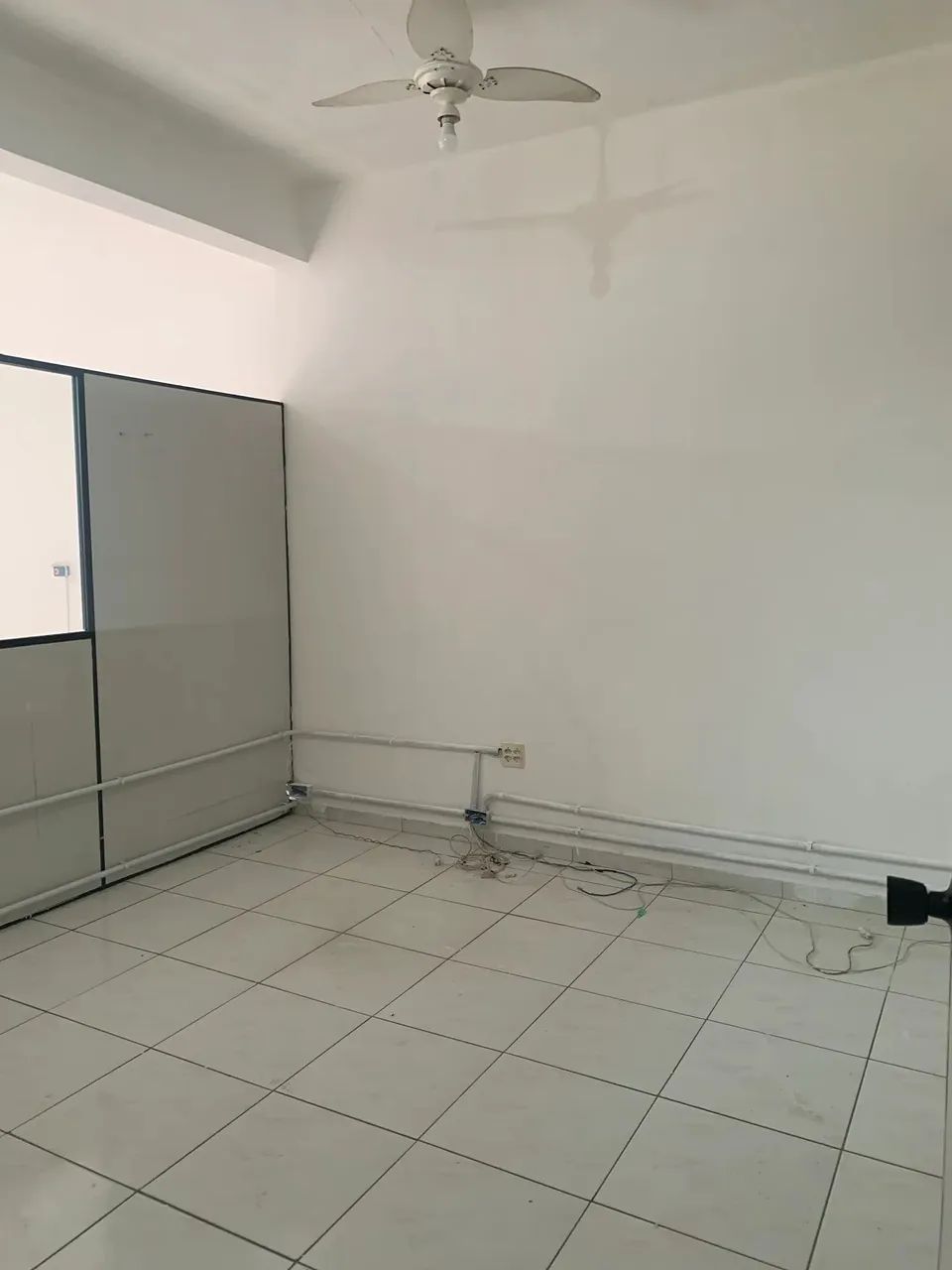 Sala comercial com divisória no centrão cozinha banheiro proximo d bancos - Foto 3