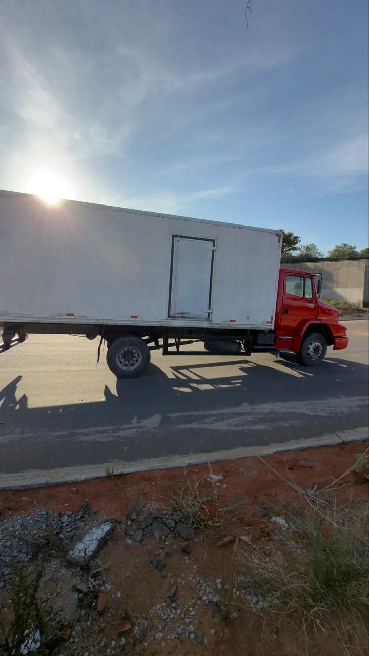  CAMINHÃO MERCEDES-BENZ 1318 BAÚ 2008 - Foto 4