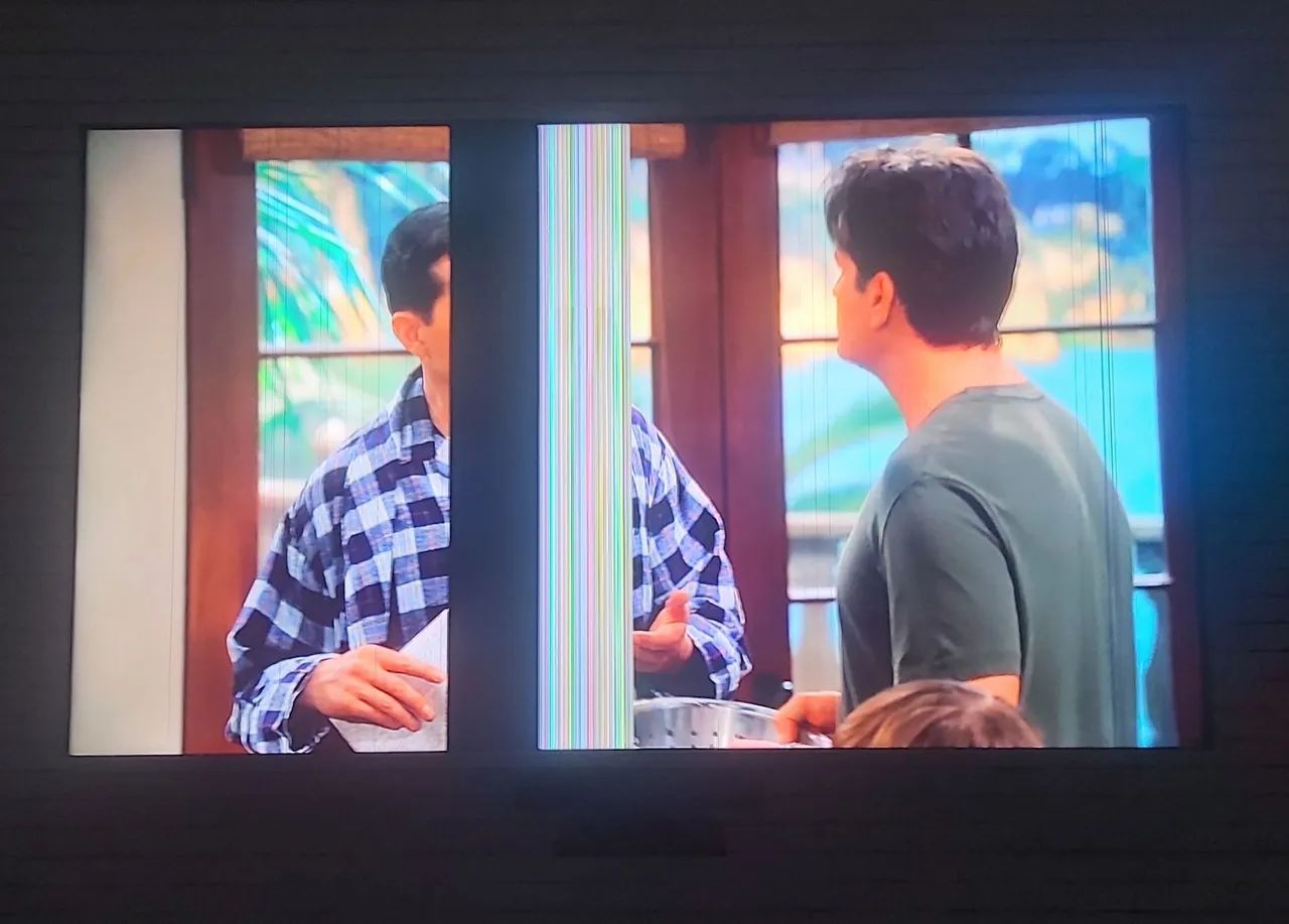 TV com faixas na tela - Foto 3
