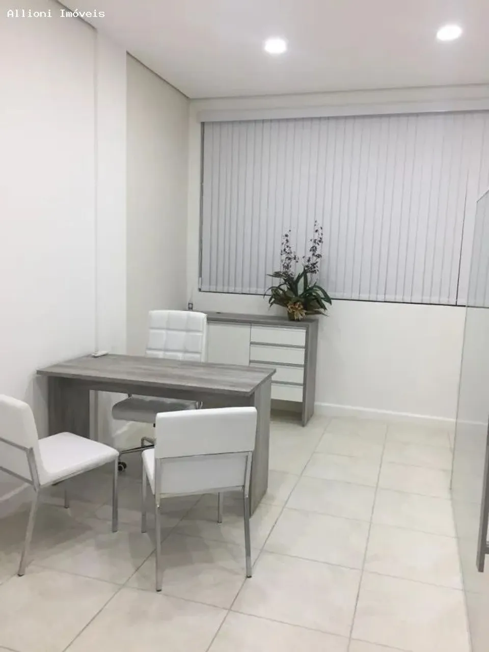 Sala Comercial para Locação em Mogi das Cruzes, Alto Ipiranga, 2 banheiros, 1 vaga