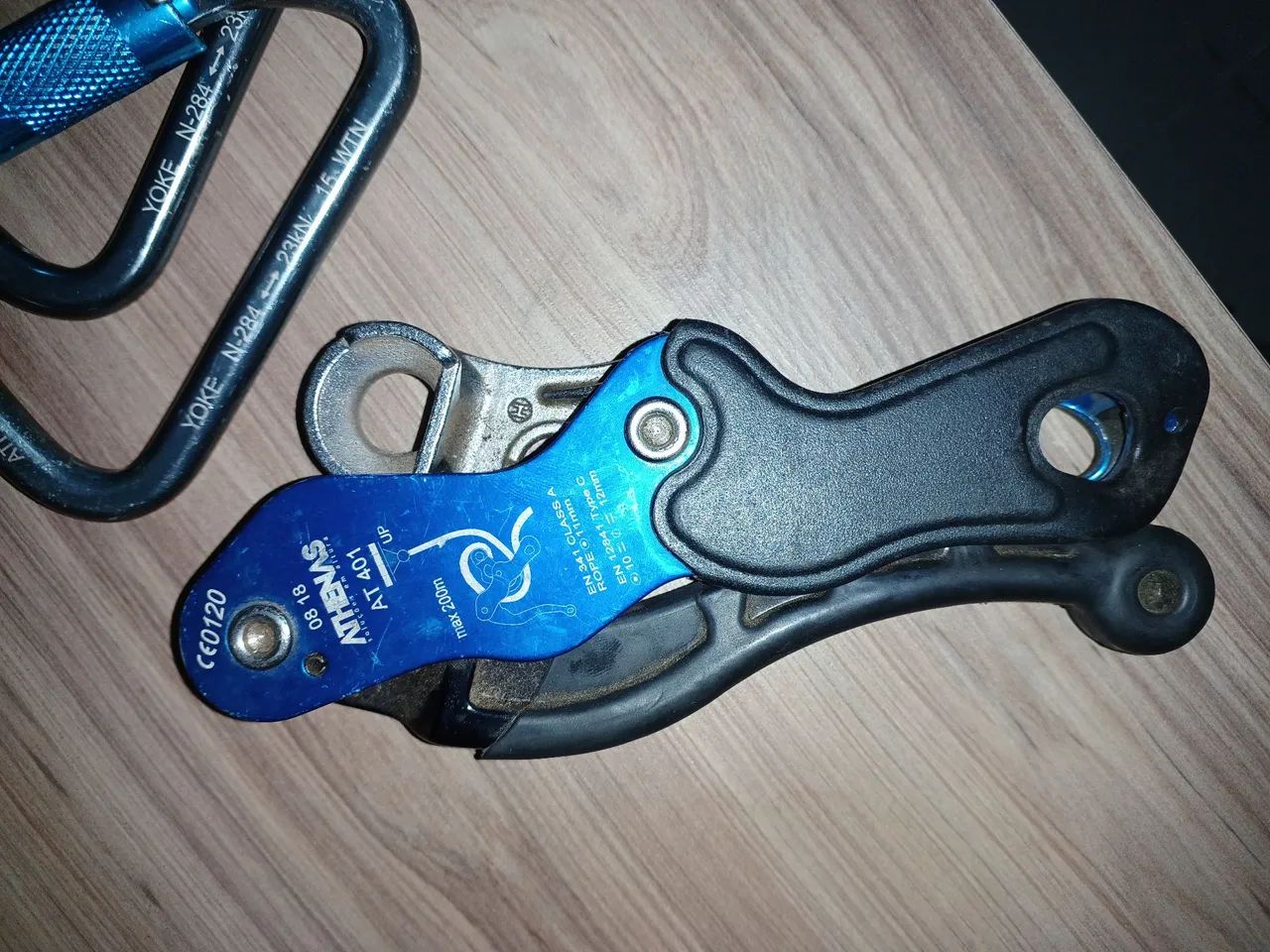 Descensor e Mosquetão Athenas - Foto 2