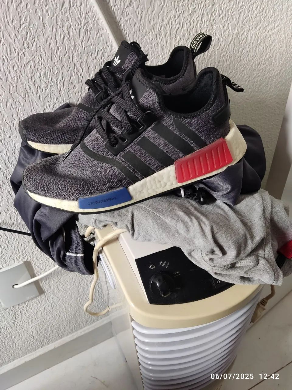 Tênis Adidas 38 original foi pago 750 reais  - Foto 3