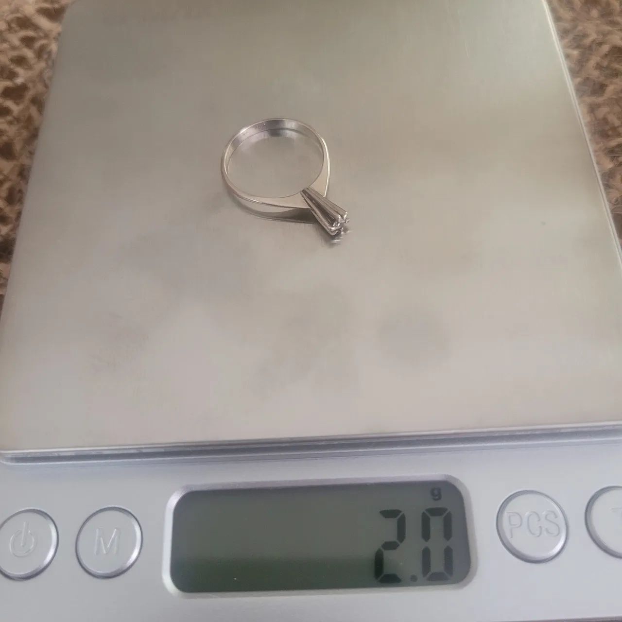 Anel em ouro branco 750 k solitario de brilhante  - Foto 3