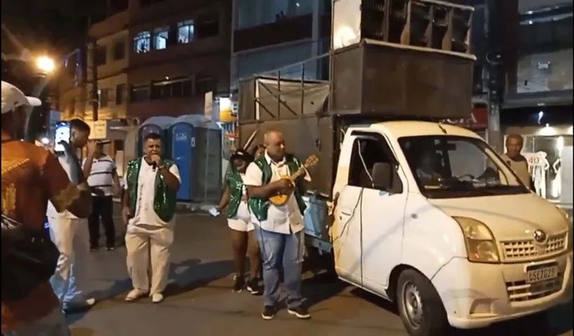 Mini Trio Elétrico para Desfiles de Blocos Carnavalescos e Ensaios de Escolas de Samba. - Foto 4