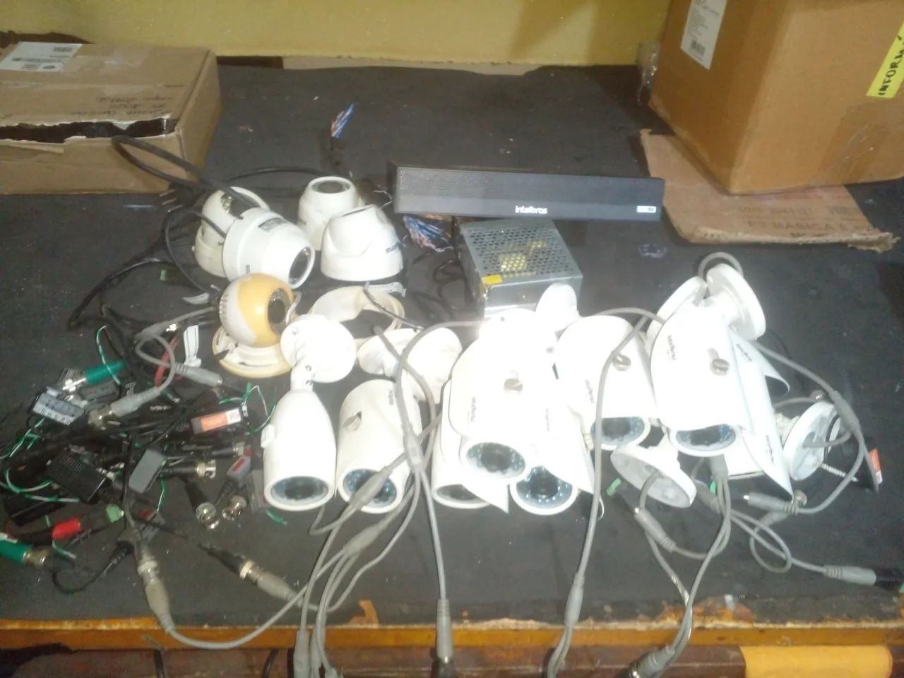 Kit de Câmeras de Segurança - 8 Câmeras e Acessórios