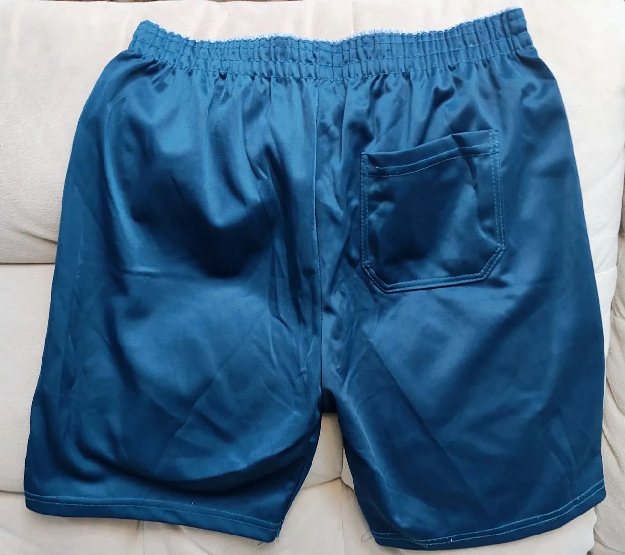 Bermuda de Moletom Azul com Listras Brancas - Foto 2