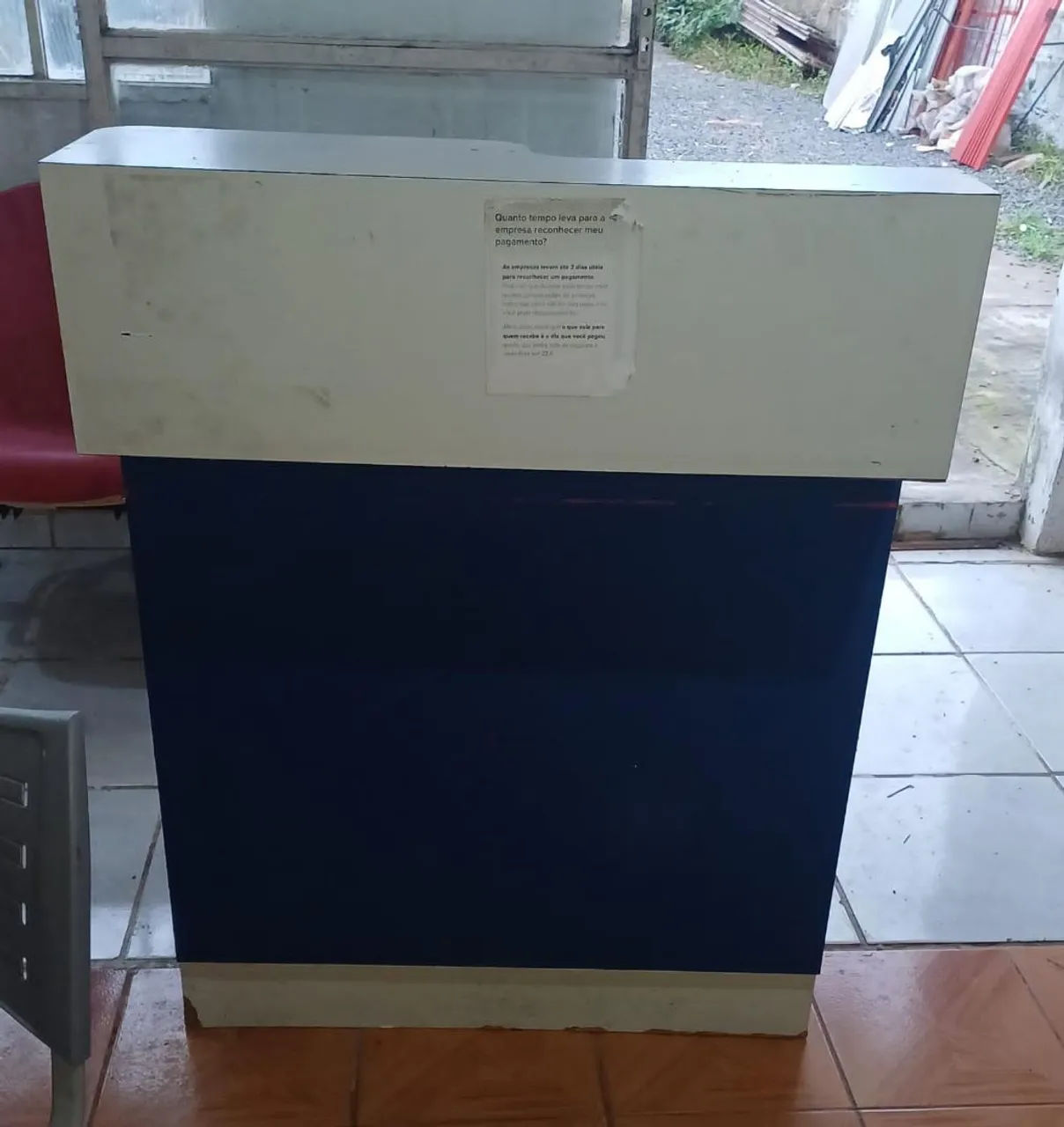Balcão de Atendimento Branco e Azul