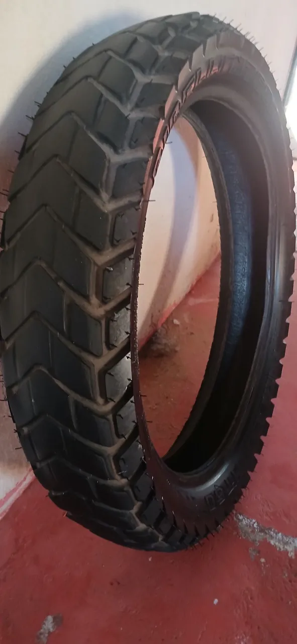 Pneu trazeiro de Moto Pirelli bros 160 usado