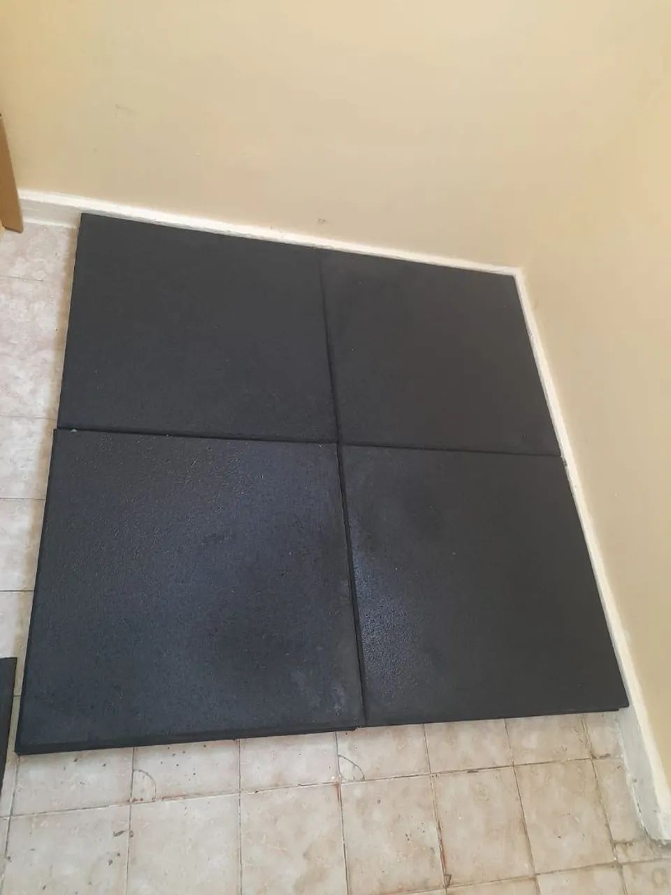 Piso emborrachado 50 x 50 cm para academia - Foto 4