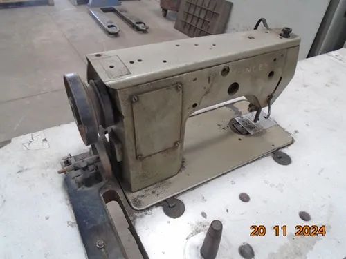 Maquina costura reta Industrial Singer - Foto 4