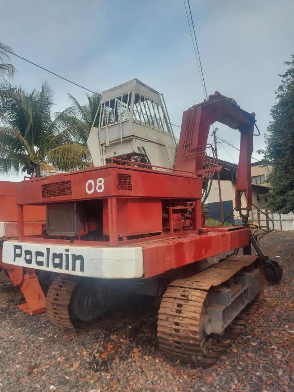 Escavadeira poclain LC 80 de esteira com garra sucateira, 