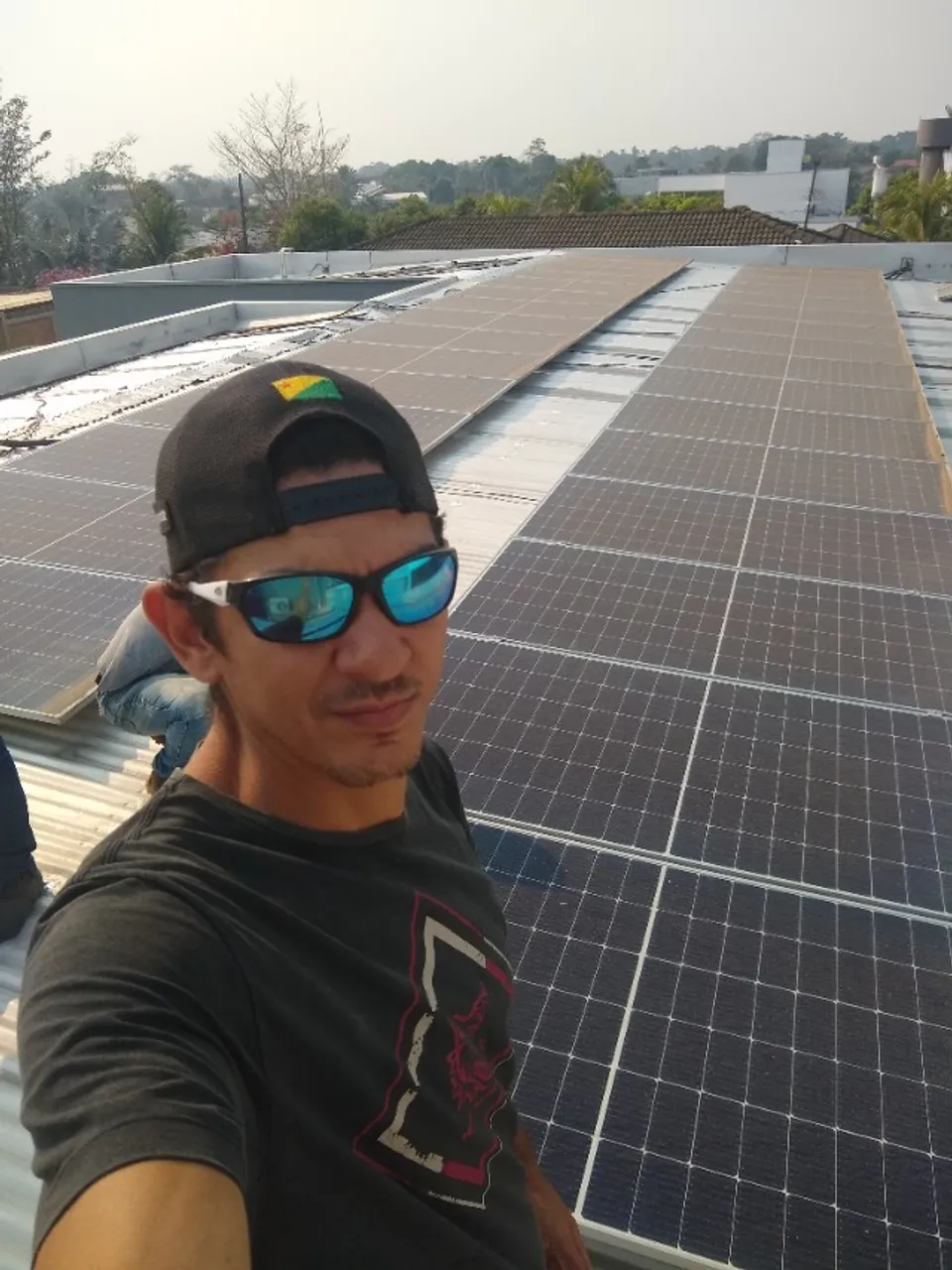 eletricista de sistema de painel sola