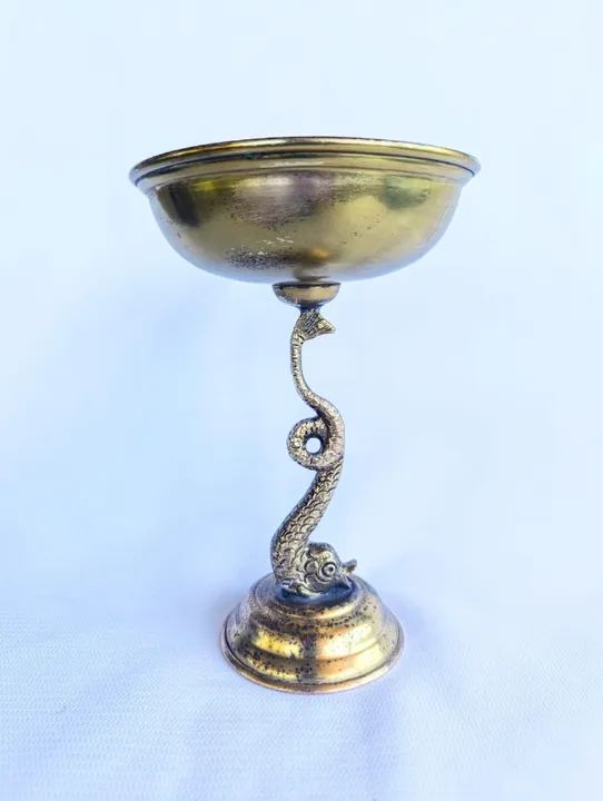 Antiga uveira em bronze c/ representação de figura mitológica