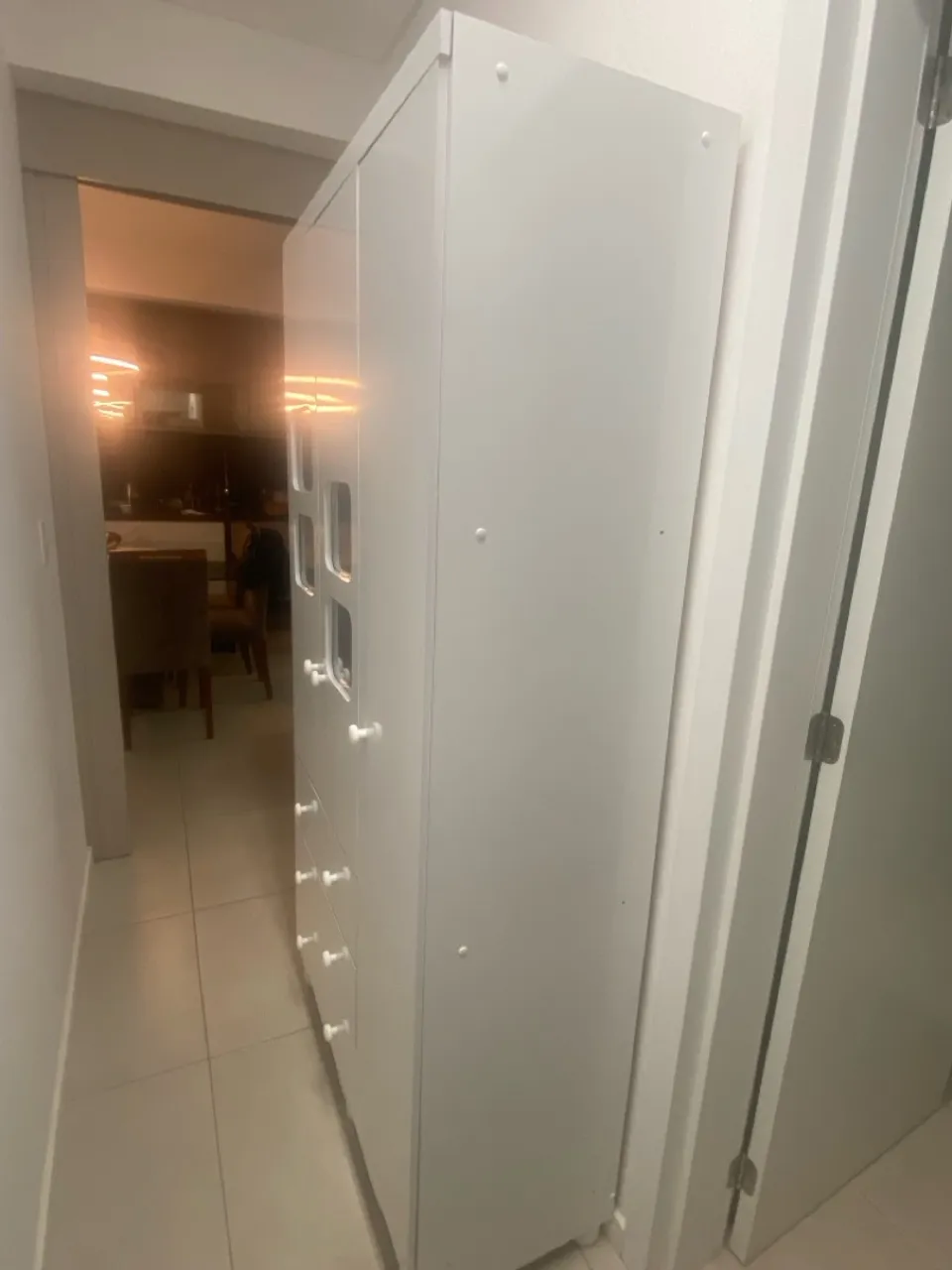 Guarda-Roupa Branco com Gavetas e Compartimentos