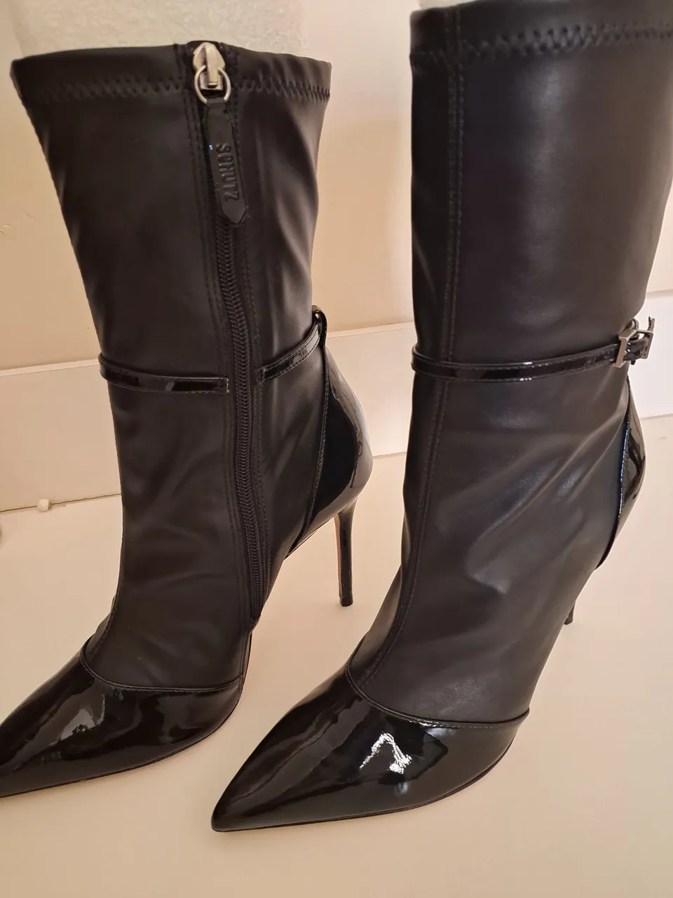 Bota Schutz Preta Salto Fino