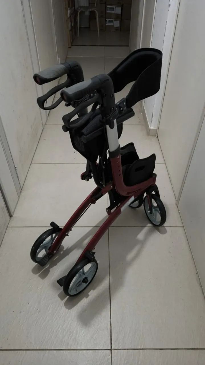 Andador da marca MOBIL