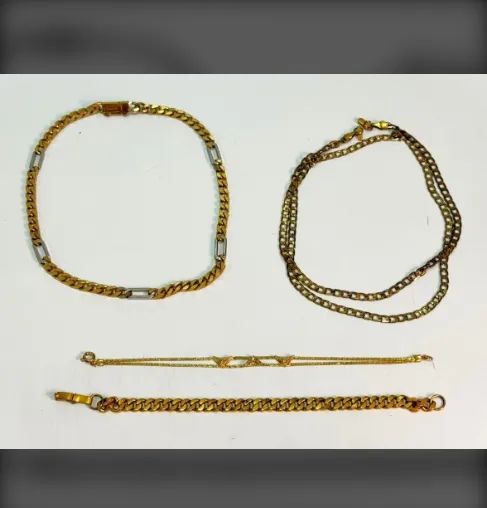 2 colares em corrente metal dourado e prateado pierre cardin e pulseira dourada semi jóia