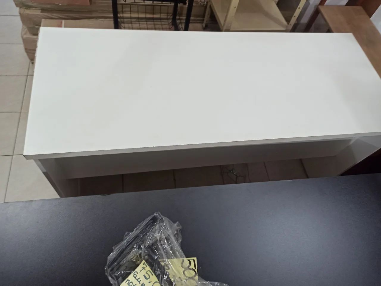 Mesa com duas gavetas 1,50 - Foto 2