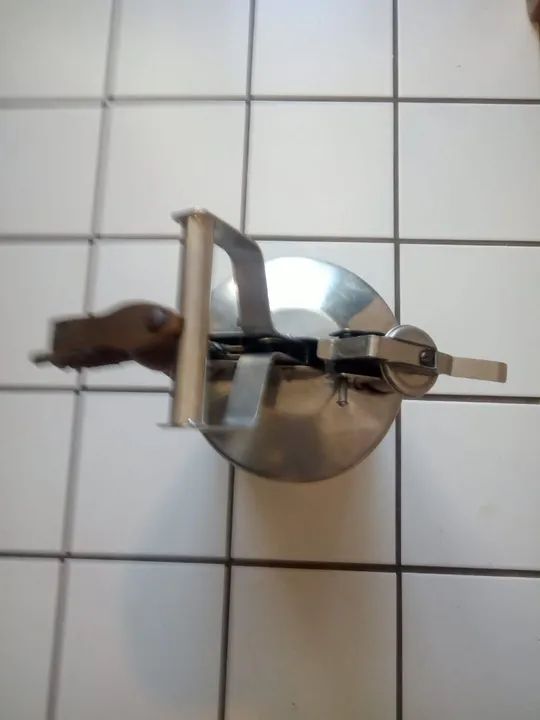 Container de segurança para inflamáveis e combustíveis