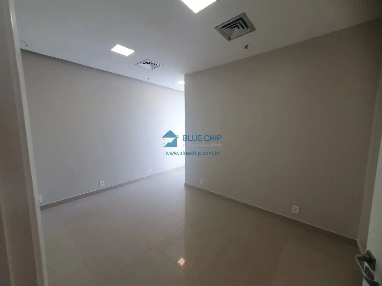 Salas para locação no Edifício Centro da Barra - Barra da Tijuca com 65m² por R$2.000,00 - Foto 4