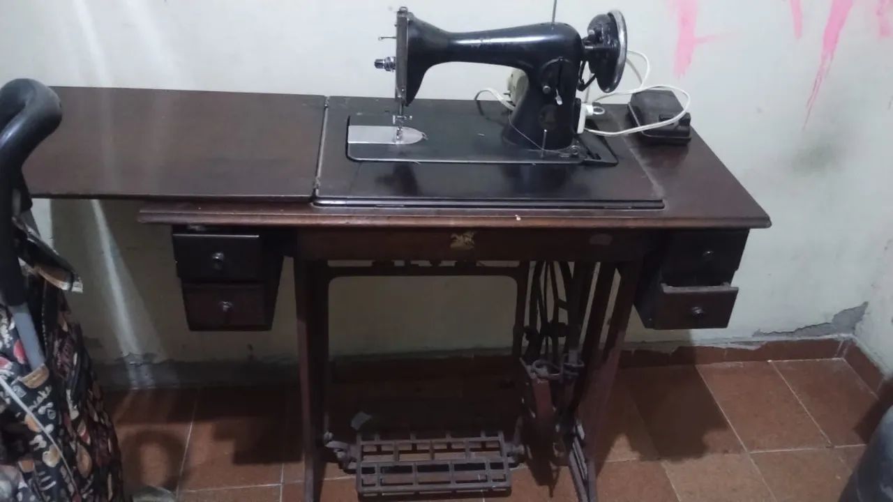 Máquina de costura antiga 