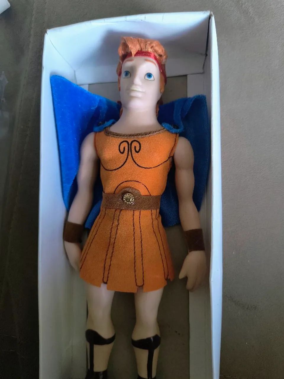 Boneco de porcelana Hércules 