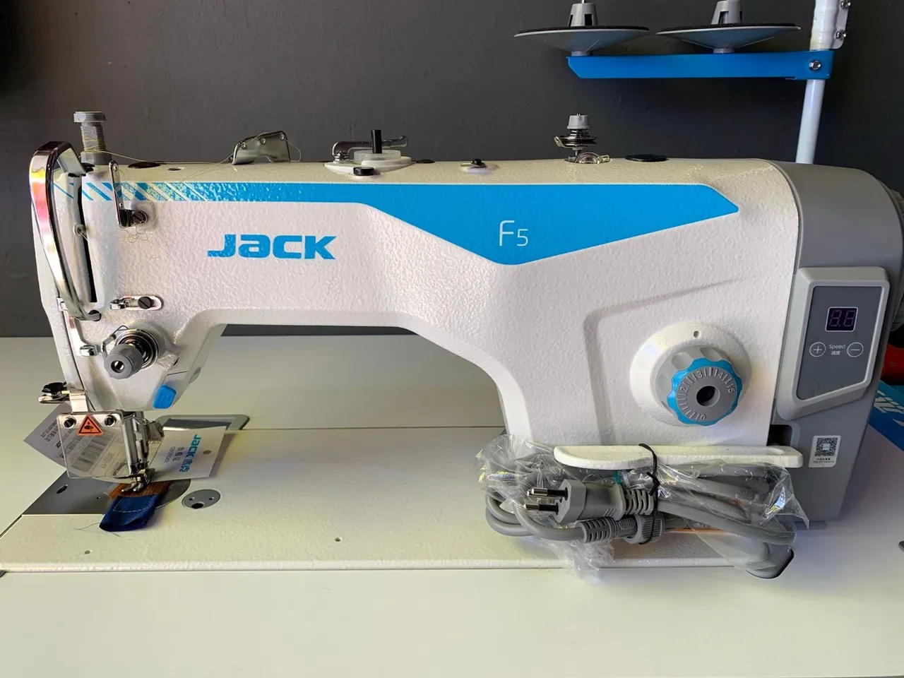 Máquina de Costura Industrial JACK F5