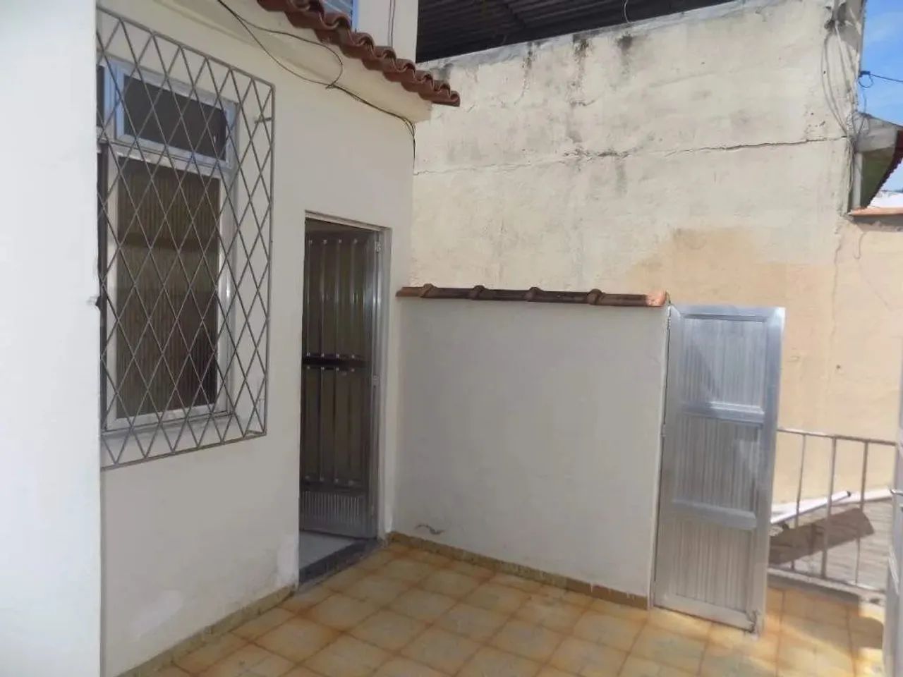 Excelente Apto de 02 qtos amplo, vila fechada em Realengo