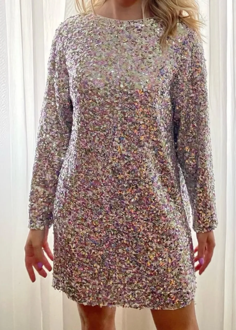 Vestido paetês vibrantes