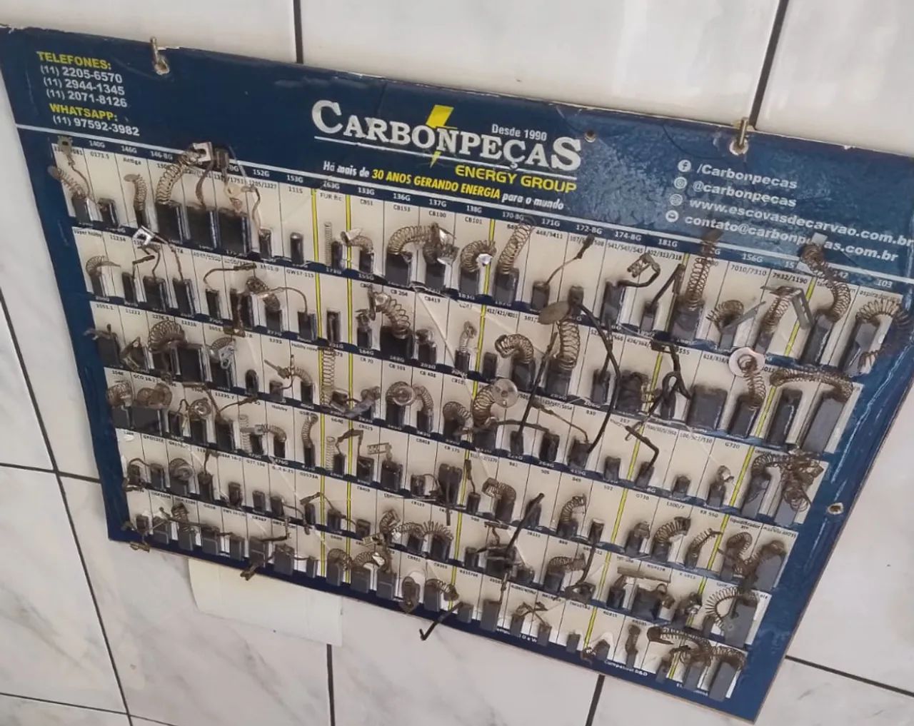 Expositor com carvão, parafusos e porcas para máquinas + mostruário  - Foto 2