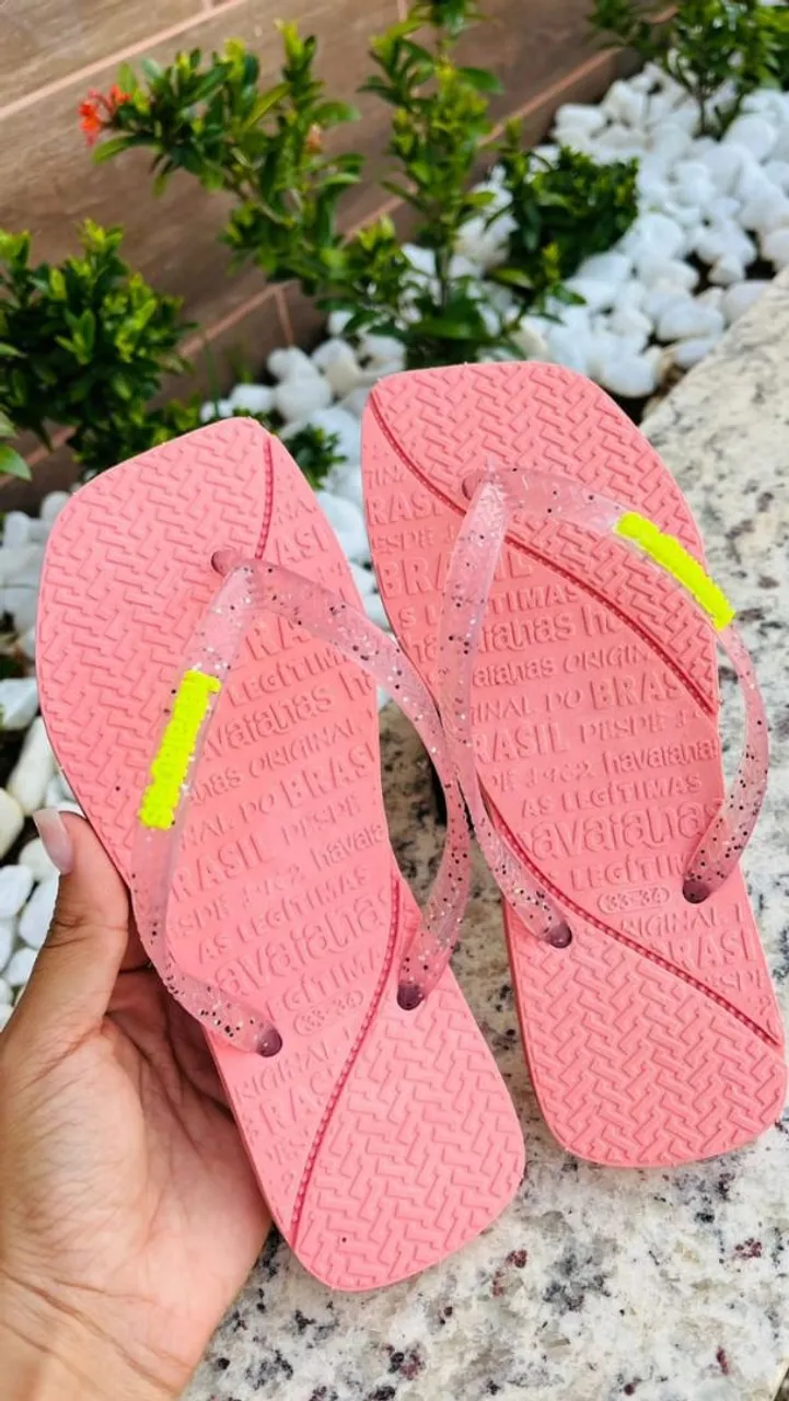 Sandália Havaianas Rosa com Detalhes Neon e Glitter