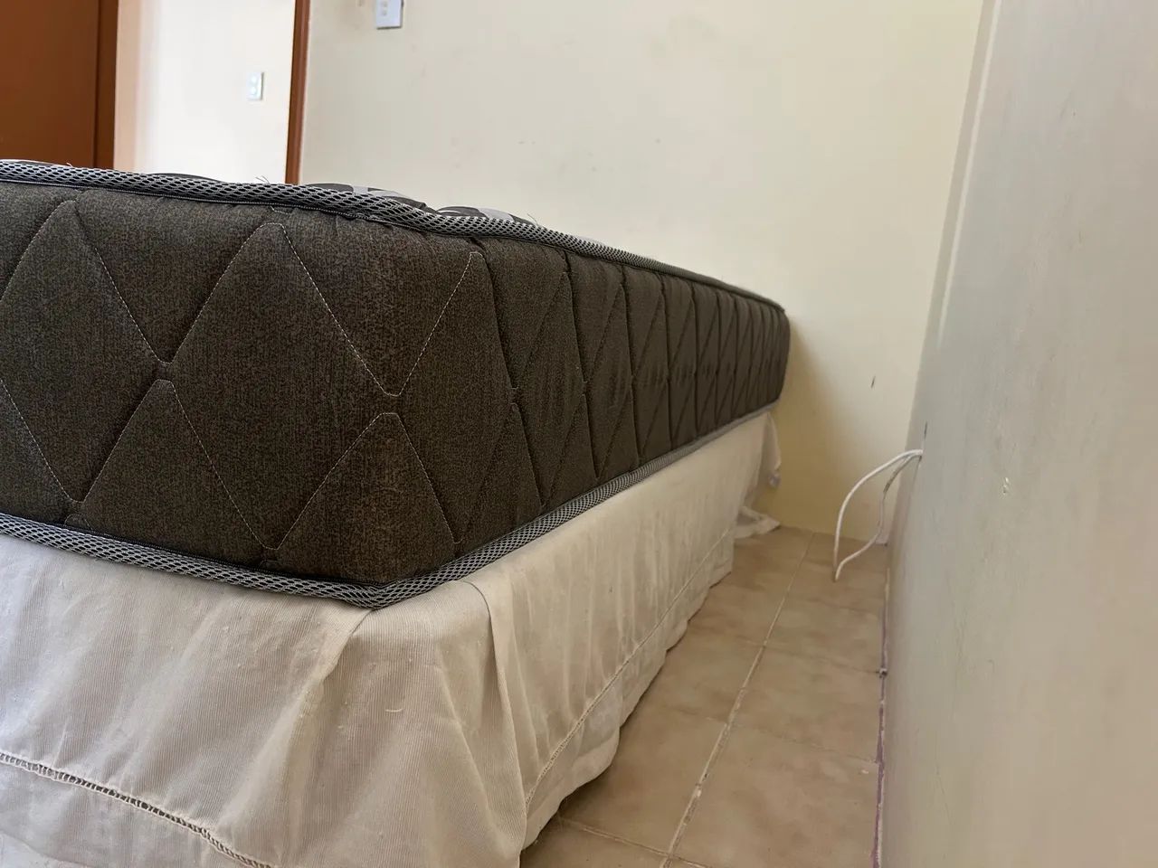 Colchão Ortobom + base da cama  - Foto 3
