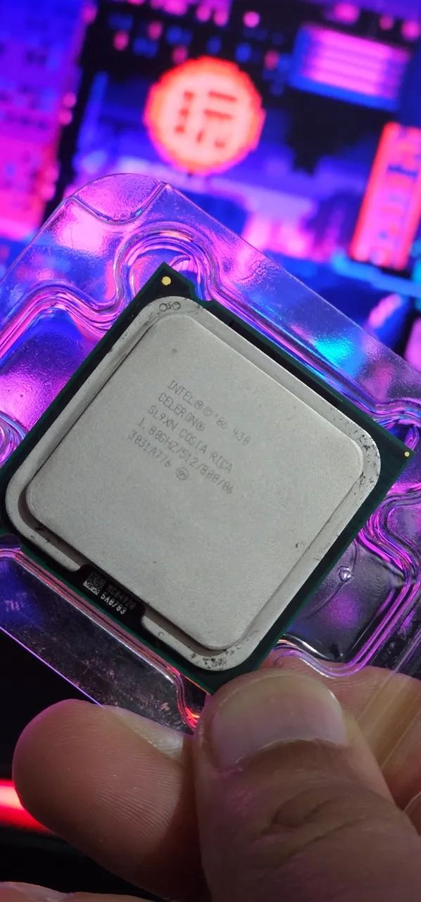 Processador Intel Celeron 430 / cache de 512K / 1,80 GHz / barramento frontal de 800MHz