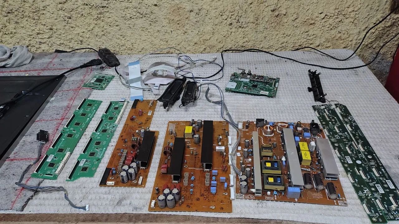 Peças e placas da tv plasma LG 60pb6500 - Foto 3