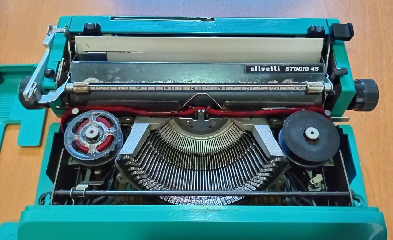 Máquina De Escrever Olivetti Studio 45 - Foto 4