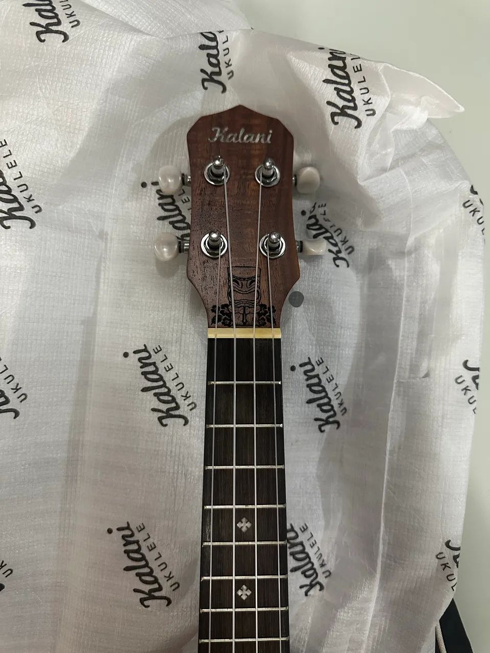 Ukulele elétrico acústico Kalani, modelo Concert - Foto 6