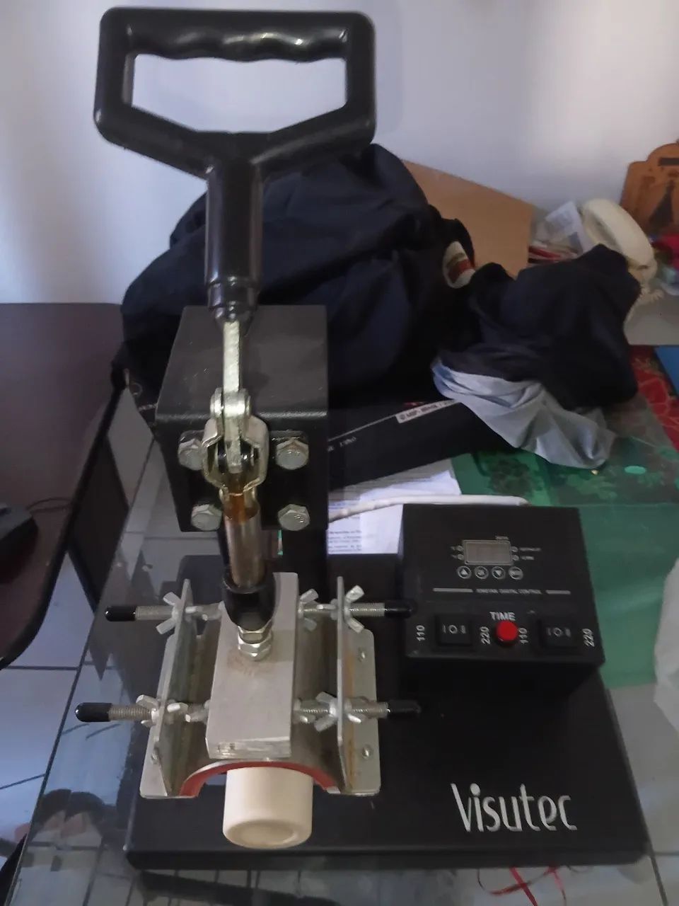 Máquina de prensa VISUTEC