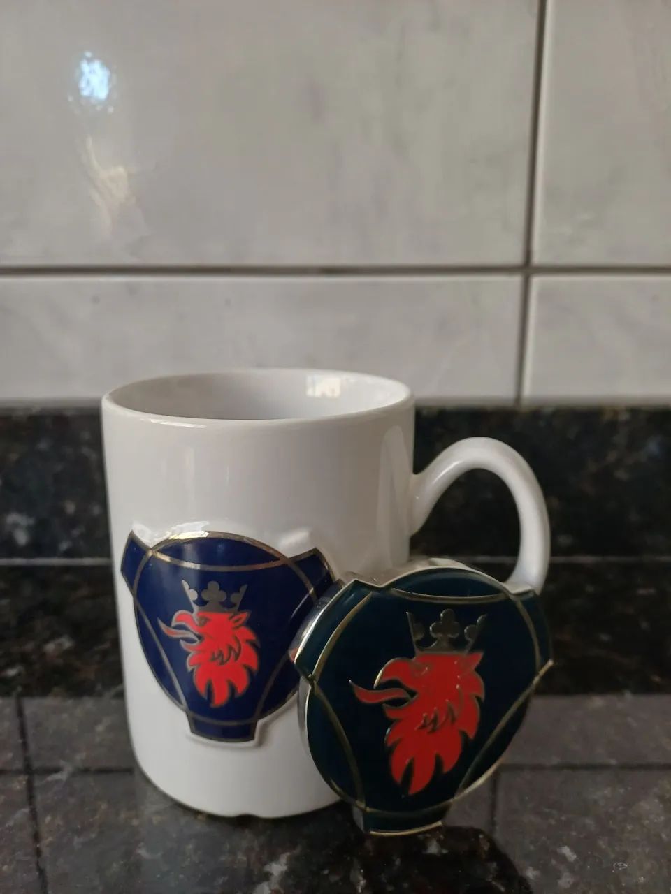 Caneca e abridor de garrafa - Scania