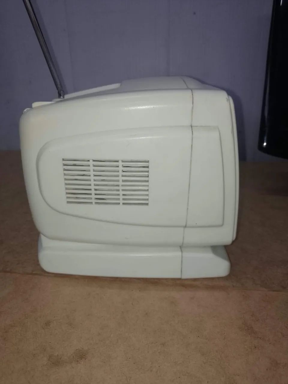 Mini TV Cougar com Rádio Integrado - Foto 3