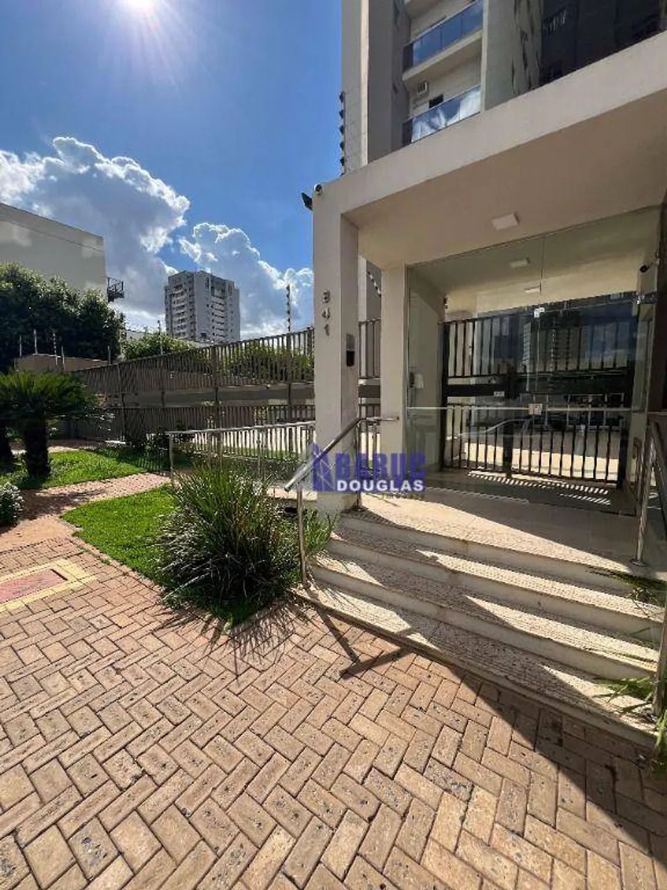 Vende-se amplo apartamento com 03 quartos sendo 01 suíte com closet, todos os quartos com  - Foto 3